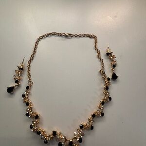 Source Unknown Gold and Black Necklace Set